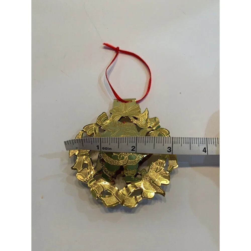 Santa Claus Gold Tone / Gold Plated Christmas Wreath Ornament 3